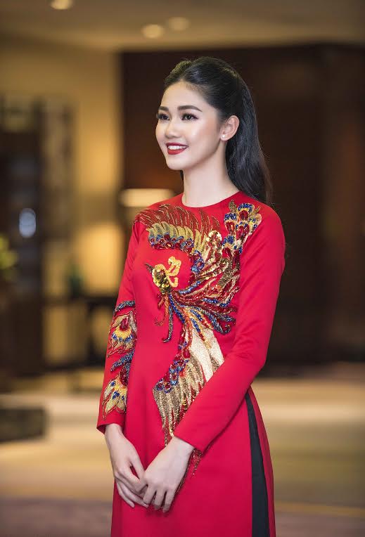 hoa hau ky duyen lan dau dung hang ao dai do ruc voi a hau thanh tu - 2